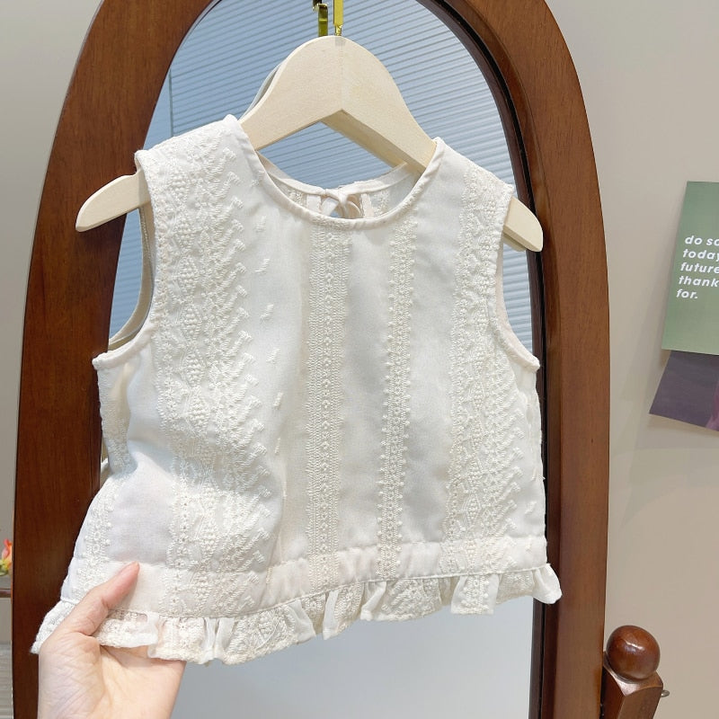 Cute Sleeveless Outfit